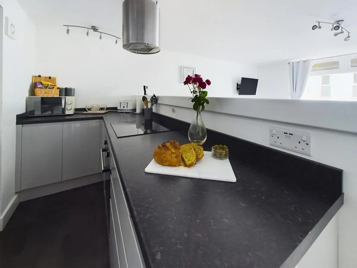 A Beautiful Apartment Near All Amenities Ottery St Mary 0*,
